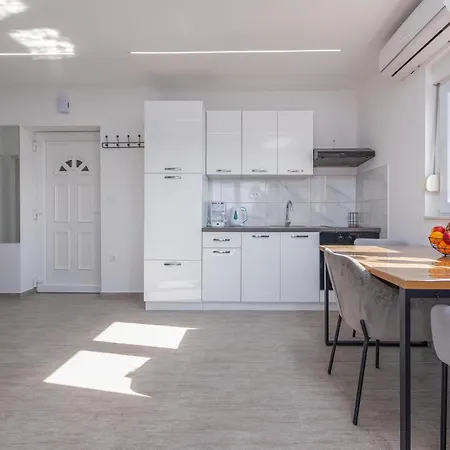 Appartement Nice In With Wifi Maslenica